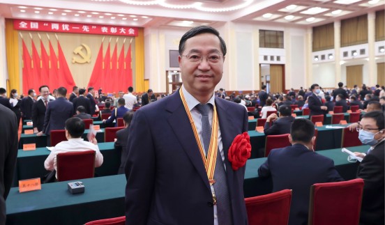 郭宏新董事長被中共中央授予建黨百年“全國優(yōu)秀共產(chǎn)黨員”稱號(hào)