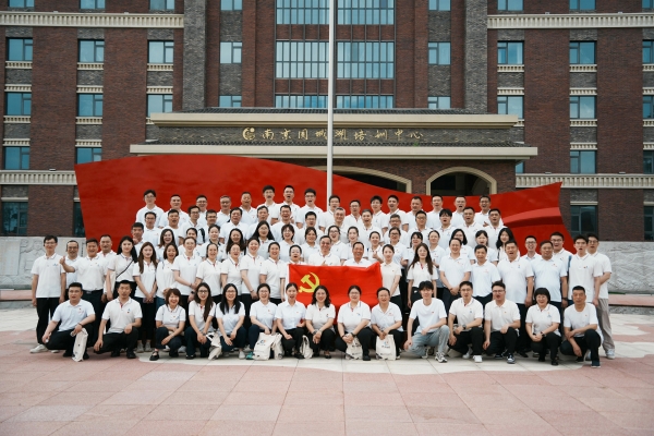 “蟹”力同心克時(shí)艱，精神鑄魂勇?lián)?dāng)，清風(fēng)護(hù)航促發(fā)展慶七一主題活動(dòng)